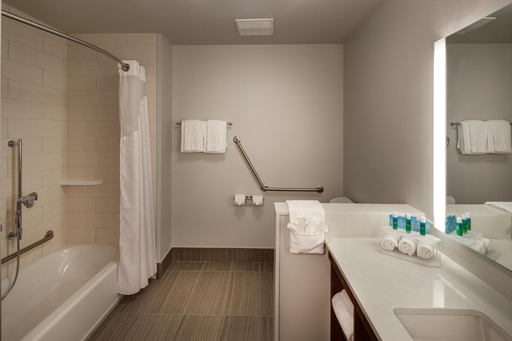 Holiday Inn Express & Suites Terrace By Ihg מראה חיצוני תמונה