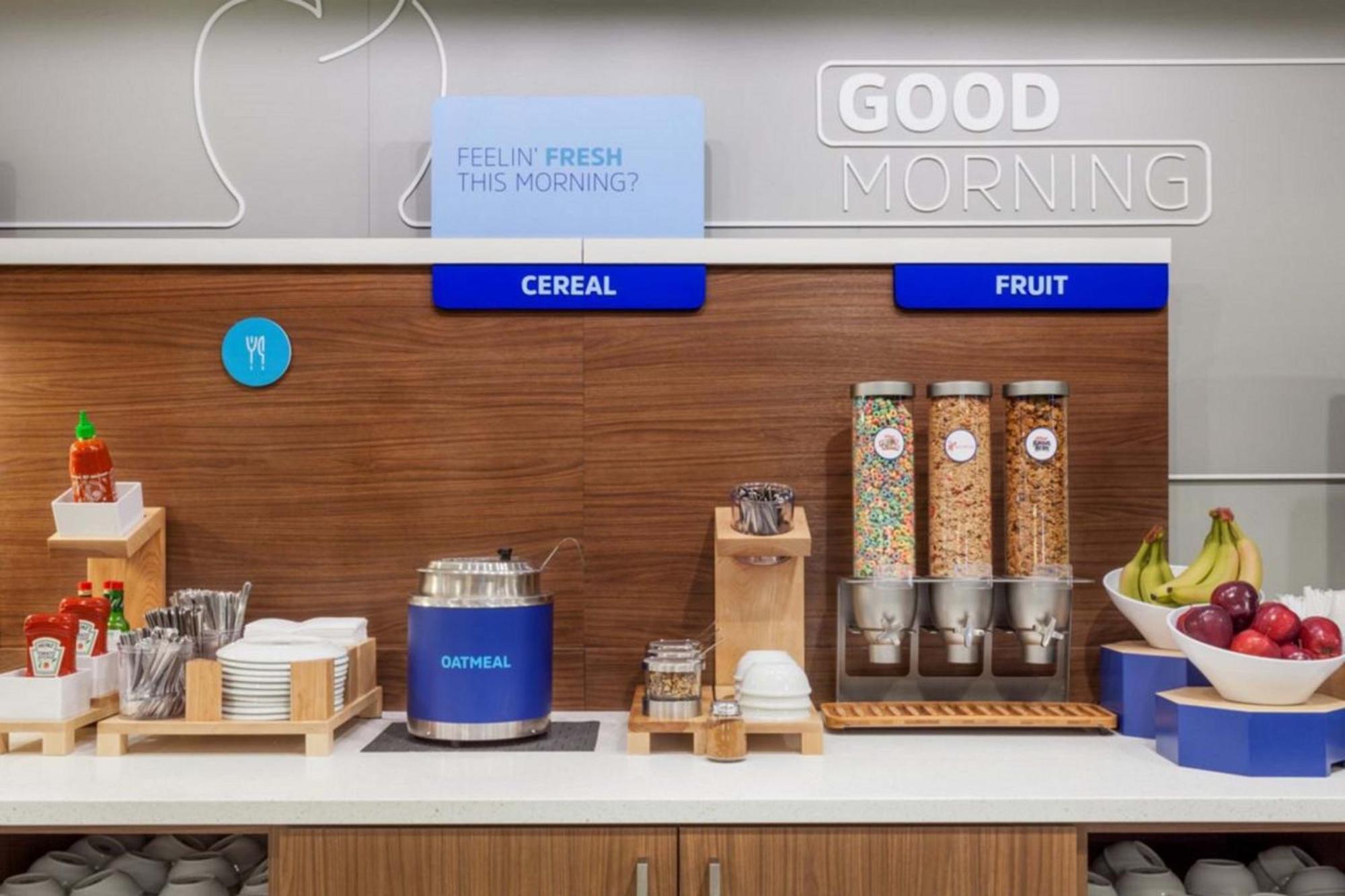 Holiday Inn Express & Suites Terrace By Ihg מראה חיצוני תמונה