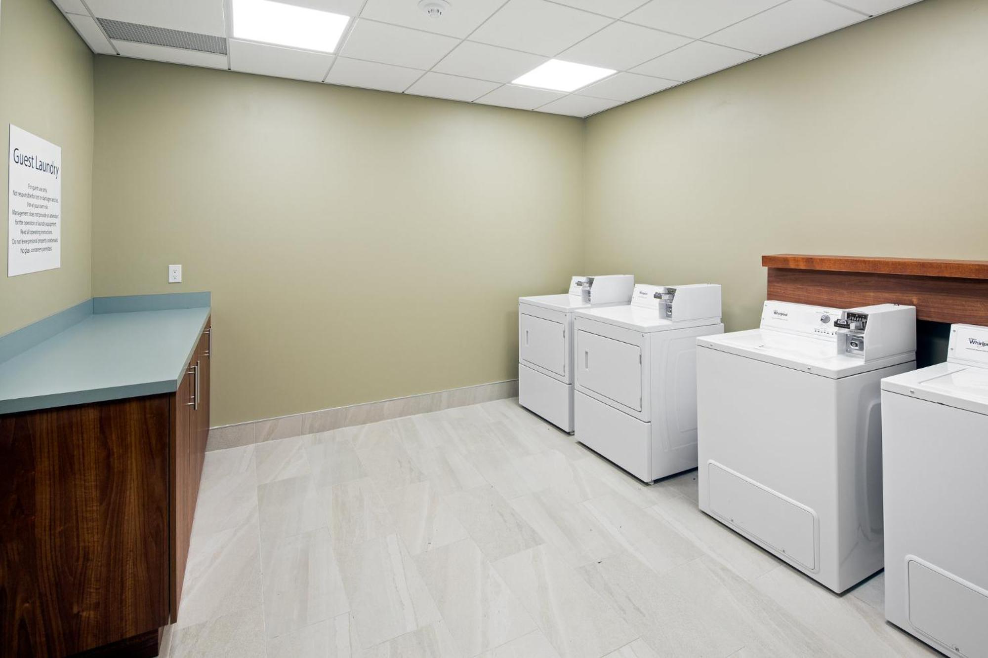 Holiday Inn Express & Suites Terrace By Ihg מראה חיצוני תמונה