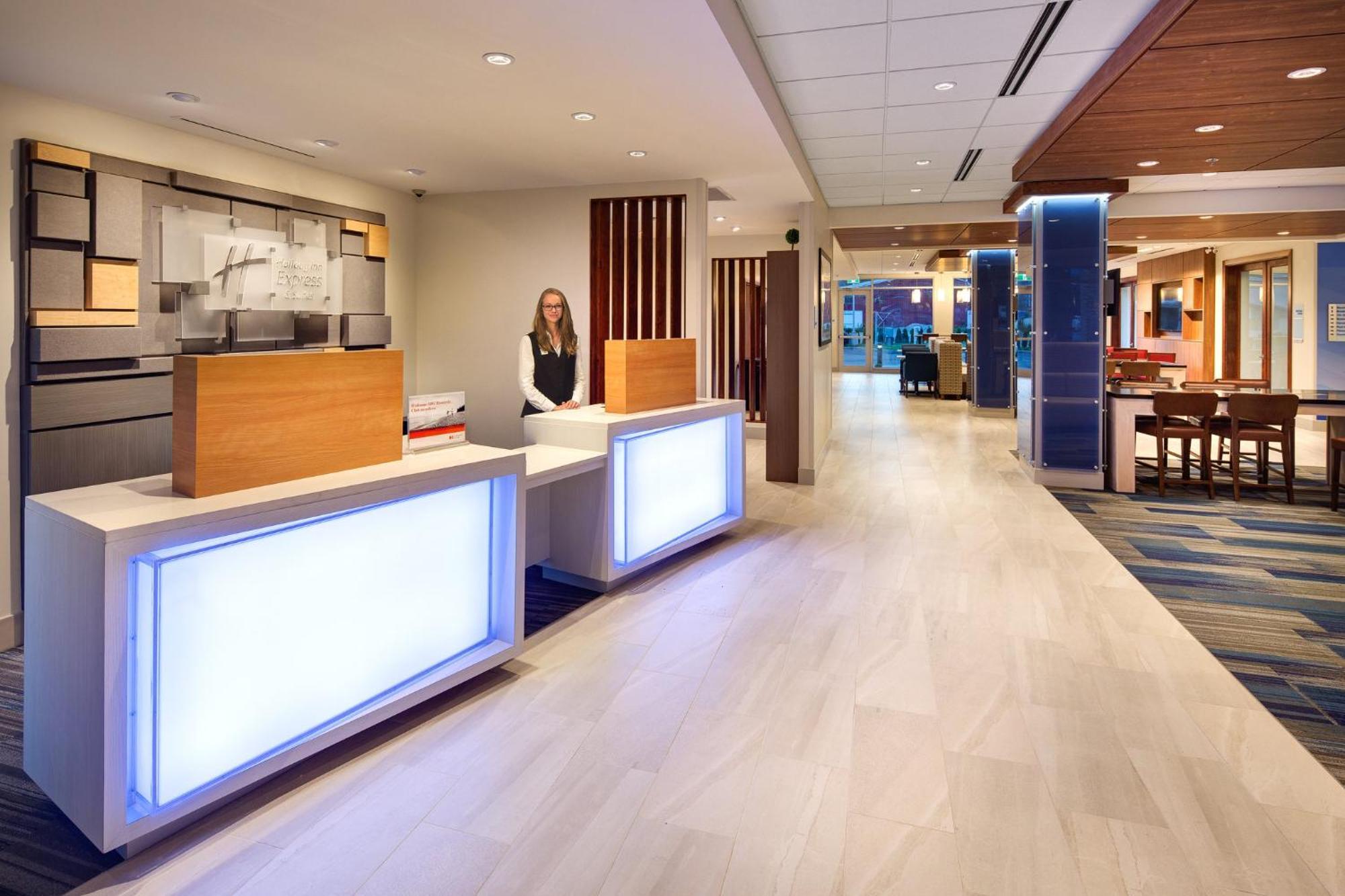 Holiday Inn Express & Suites Terrace By Ihg מראה חיצוני תמונה