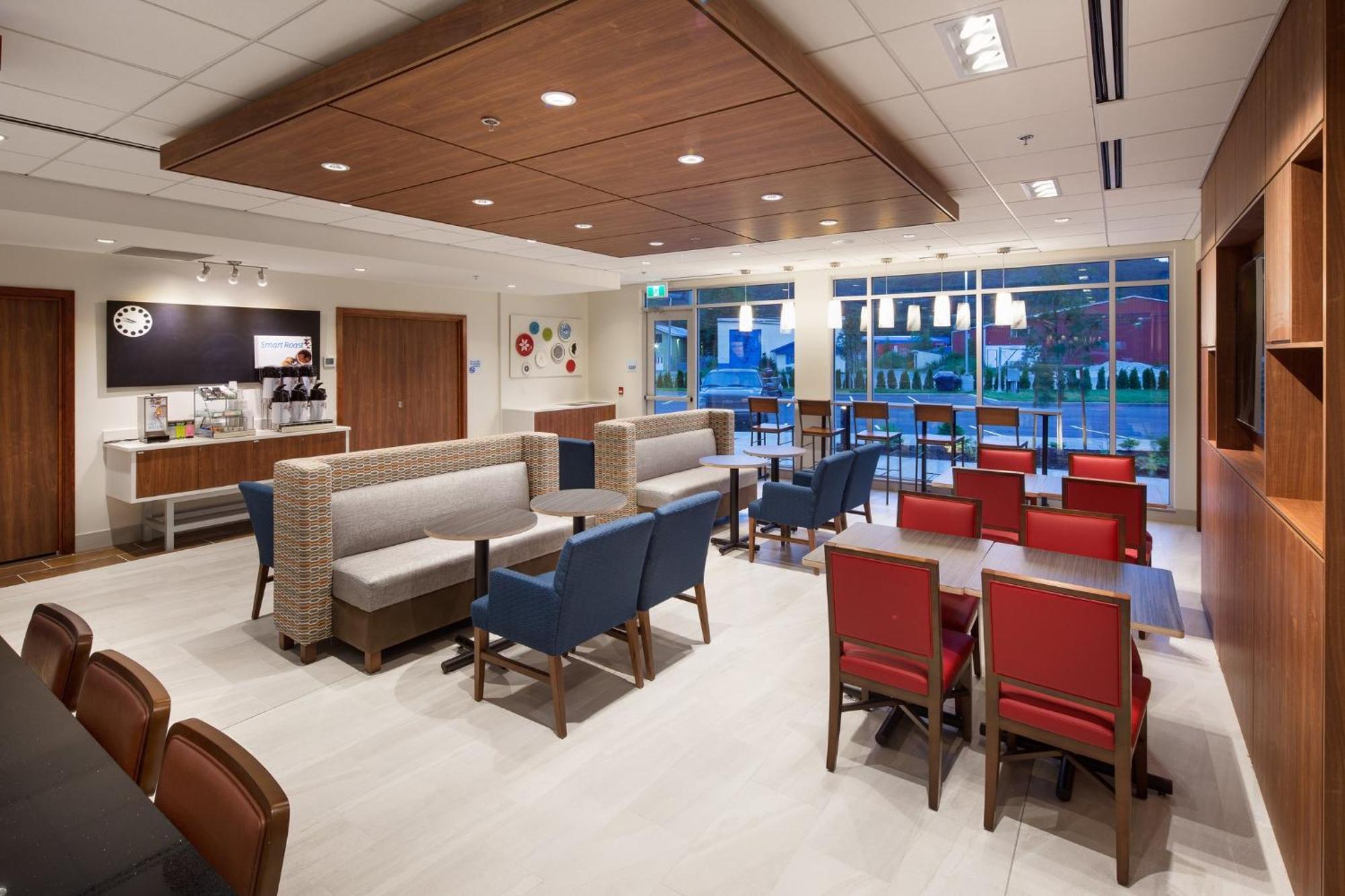 Holiday Inn Express & Suites Terrace By Ihg מראה חיצוני תמונה